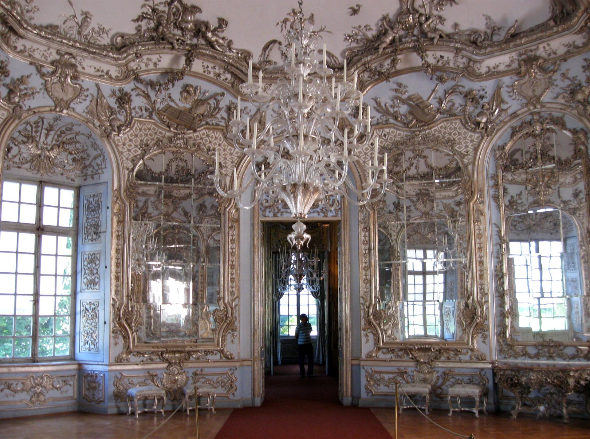 The Amalienburg Spiegelsaal in Munich, a Rococo mirrored hall with light stucco ornament and silvered glass.